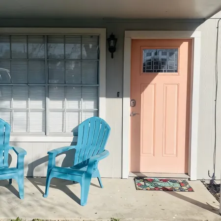 Cozy cottage minutes away from great fishing and ferry to the island!