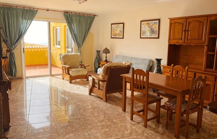 An oasis with a double panoramic view over the ocean and the mountain El Teide 1