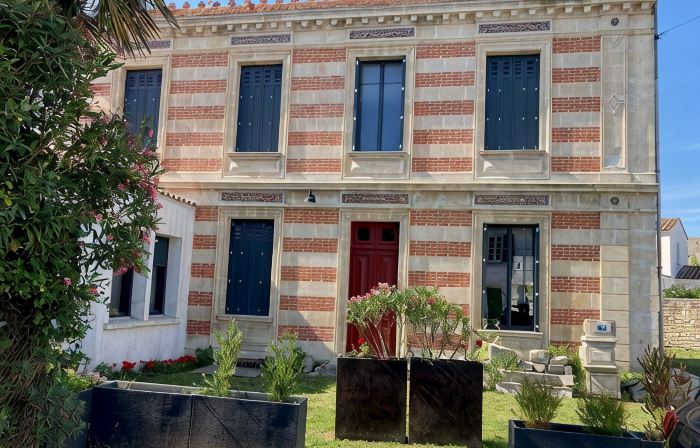 In the heart of the island: spacious, fully-equipped accommodation with garden and pool
