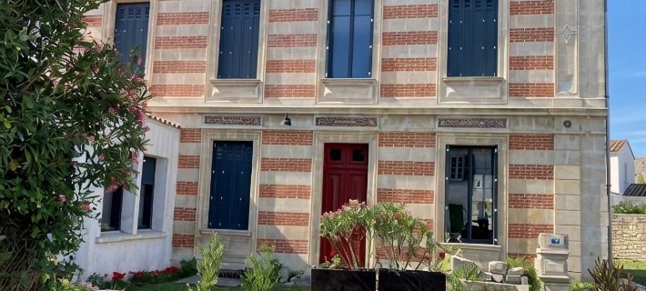 In the heart of the island: spacious, fully-equipped accommodation with garden and pool 聖皮埃爾-多勒龍酒店