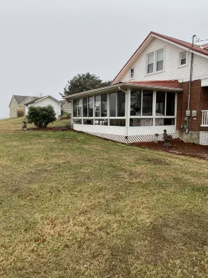 Beautiful + Spacious 4BR Home Bristol, VA. Close to Bristol TN / VA attractions! - 3-Star
