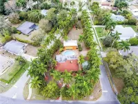 4-bedroom home off McGregor with guesthouse, pool and large yard in Fort Myers - Bungalows