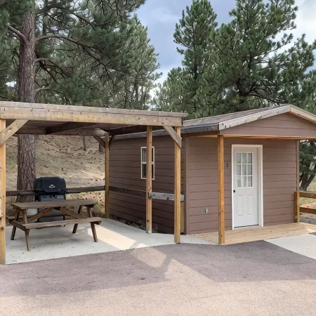 Cozy queen bed cabin with WiFi, fitness room in enchanting Aladdin