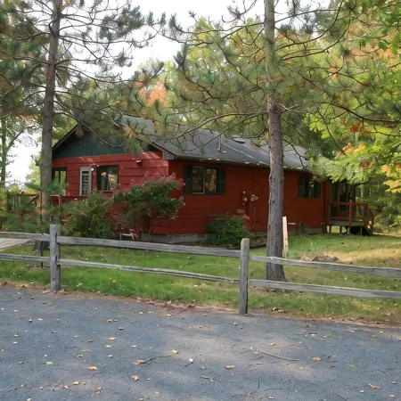 Woodland Trails Cabin on 130 acres with wildlife and miles of private trails
