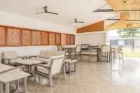 Stylish Apt w/ Mountain Views & Luxury Amenities