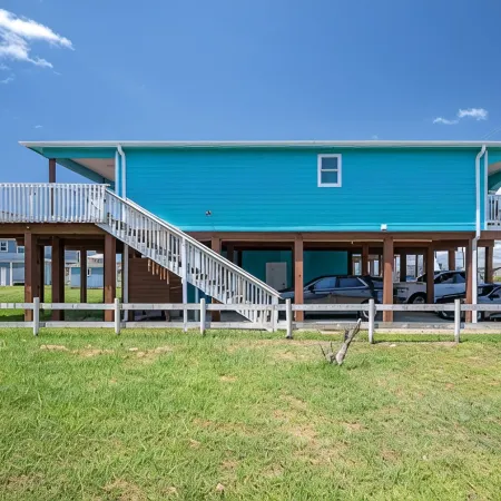 Cozy Beach House with Fantastic Beach and Bay View!
