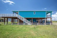 Cozy Beach House with Fantastic Beach and Bay View! - 3-Star