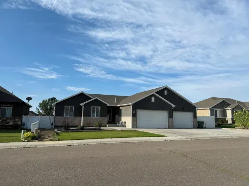 Cheerful, spacious, sunny & comfy 4-bdrm home - Kitchens
