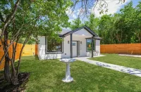 Home in the heart of East Austin - Bungalows
