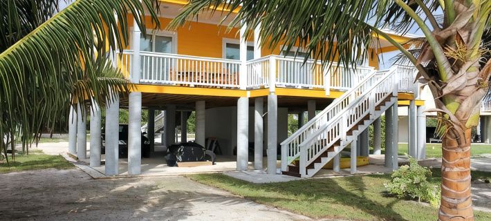 PRIVATE LUXURY, Beachfront Home, Hot Tub, Kayaks, Paddle Board, Cabana Hotels in Great Abaco