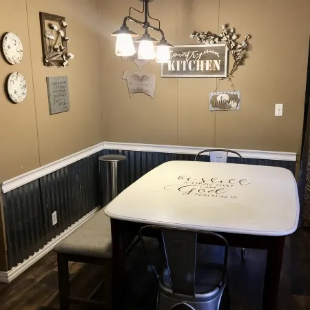 Welcome to Jireh's Haven Quiet, Charming 3 Bedroom Farmhouse