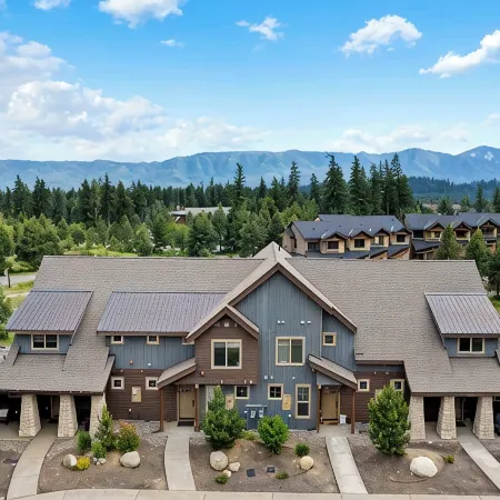 Family-Friendly Suncadia Home w/ Hot Tub