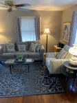 Aunt Doodle’s House 8 blocks from Historic Main Street.. Convenient location! - Kitchens