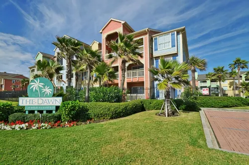 Luxury Seawall Beachfront Condo, Spacious, Quiet, 2 Resort Pools Galveston - สระว่ายน้ำส่วนตัว