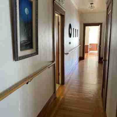 Centrally located historic bungalow, minutes from downtown and Cal Poly Humboldt Others