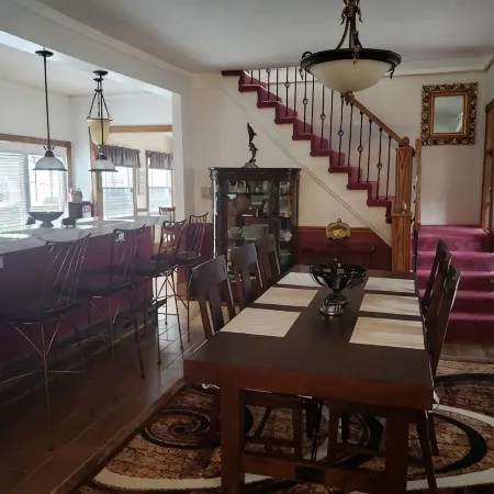 Sleeps 12. Less Than 1.5 Blocks from the Main Intersections Downtown Ludington
