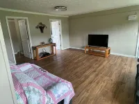 Spacious Renovated Ranch Retreat near Tackett Creek & Cumberland Gap Park, & LMU Hotels in Middlesboro