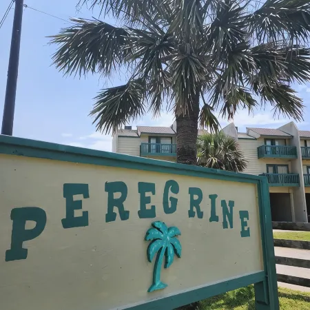 Beachfront Two Bedroom Condo with a Pool/2 nights or 7 nights. Pet friendly!
