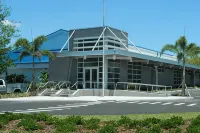 5 Min>Beach Remodeled 2 bed 2 Bath Condo With Pool and Grill and King bed!