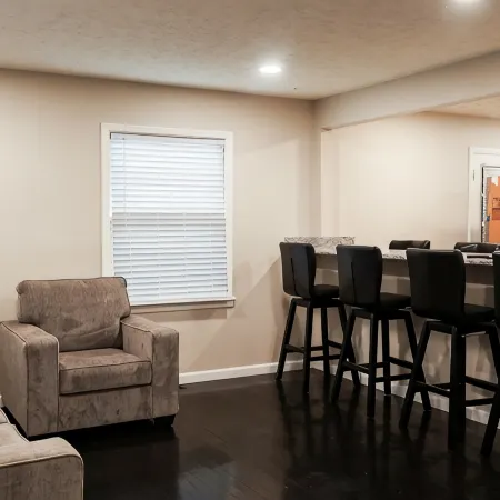 Cozy Corner House 9 min walk from Indianapolis Motor Speedway!