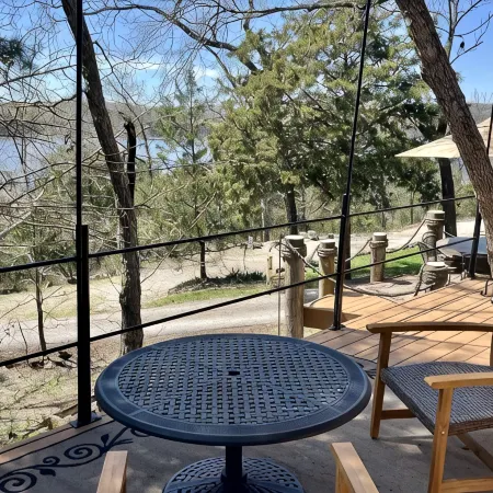 Cozy Table Rock Lake Retreat