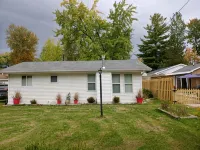 Quaint Cottage with lake access.<br> - Wifi