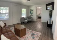 Charming 2-bedroom house with AC, WiFi minutes away from the TX/AR Stateline - 3-Star