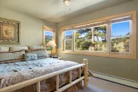 Luxurious Cabin with Mountain & River Views, Hot Tub, 2 blocks to downtown. 3282 - شاليه