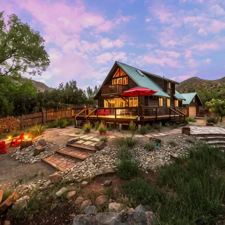 River Oasis & Hot Springs Nearby
