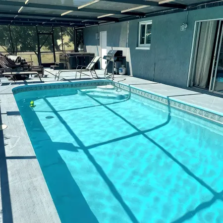 Minutes to Weeki Wachee Head Springs Pool AND hot tub!