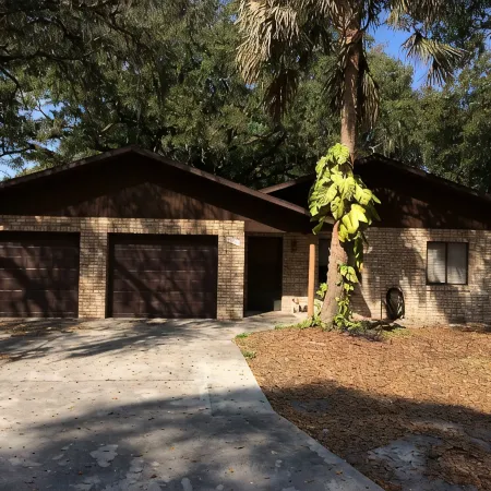 Holly's Hideaway Mt Dora Charming 2/2 in Historic District Отели в г. Маунт Дора