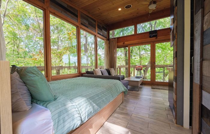 2-Person Romantic Treehouse Getaway in Hocking Hills, Ohio