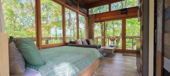 2-Person Romantic Treehouse Getaway in Hocking Hills, Ohio Hotels in Hocking County