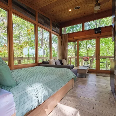 2-Person Romantic Treehouse Getaway in Hocking Hills, Ohio Отели в г. Хокинг