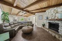 Cypress House Private SALTWATER pool. Great location, 7 miles to the beach! - Private Pools