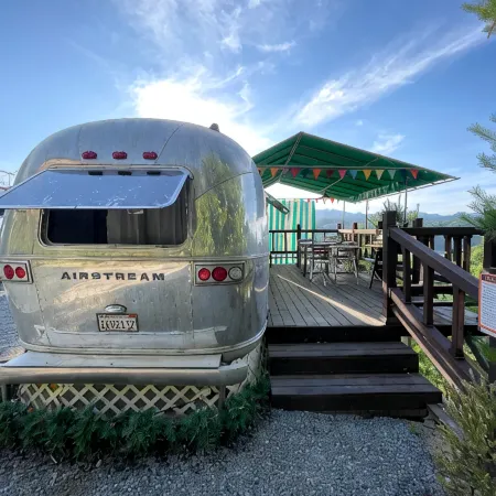 Chungju Coffee Museum Glamping Caravan Pension Отели рядом с достопримечательностью «Храм Токчуса»
