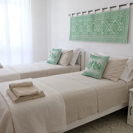 Just 80 Meters from the Sea, Best Area of Alghero, 3 Bedrooms+Private Parking+AC