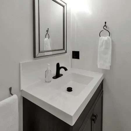 Tejas Suite Walking Distance to Main St!