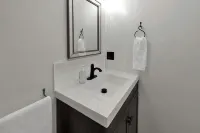 Tejas Suite Walking Distance to Main St! - Gym