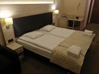 格洛里亞水療酒店 - 3星級