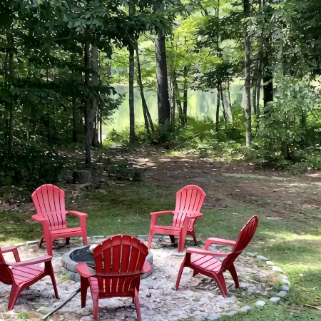 Knotty pine log cabin - boating, fishing, ATV trails and hiking!