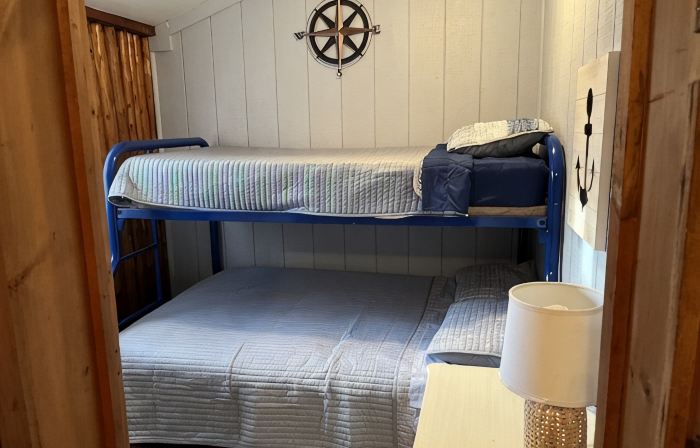 Canary Cottage: Lakeside, Boat Slip, Beach, Family Friendly