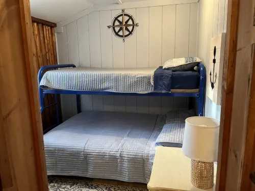 Canary Cottage: Lakeside, Boat Slip, Beach, Family Friendly - 2-Star