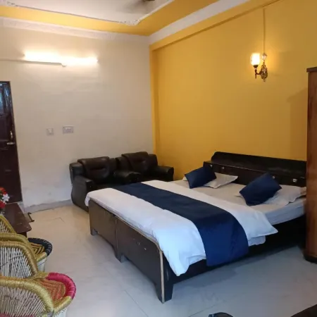 Hotel Omkaar & Restaurant Chinyalisaur