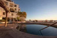 Tranquil and Relaxing Beachfront Condo with Exceptional Views! - piscine