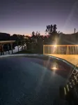 Shadow's Oasis, Tropical Cozy 2/2 w/ Pool, Sundeck & Fishing in your own space! - Uima-altaat