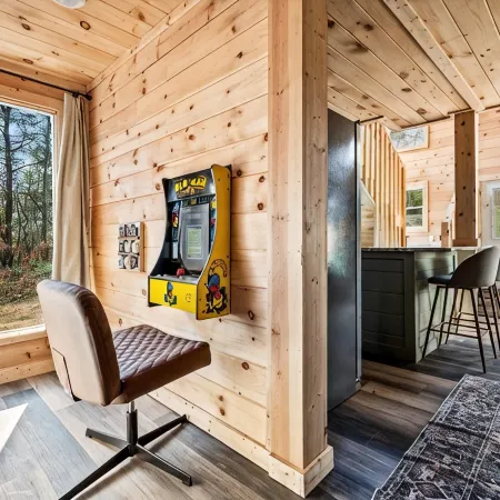 Christmas in Modern Mt Cabin-Dollywood, Downtown, Zipline w/ Hot Tub,Grill,Games