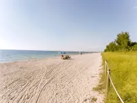 Lollipop 3 Bedroom Home by Redawning Hotels in Captiva
