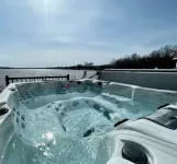 Spacious 6 bedroom home on a 430 acre all sports lake. - Wifi