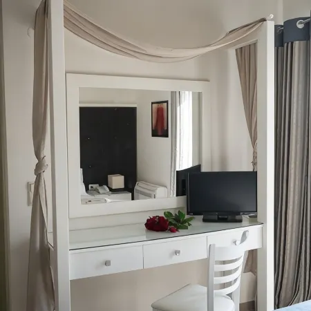 Mantinia Bay Hotel